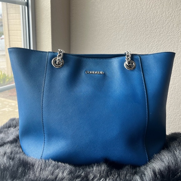 Calvin Klein Large Silver Chain Blue Tote Bag - Picture 2 of 5